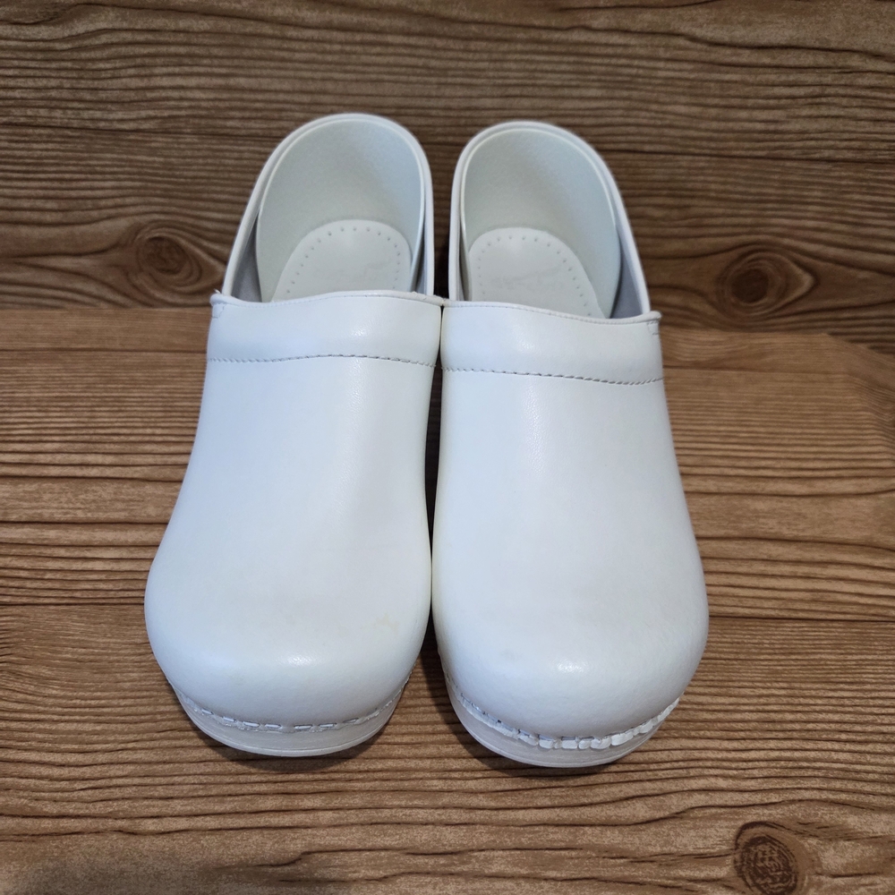 Dansko Professional White Leather Nursing Women's Size 40 US 9.5 - 10 Clogs